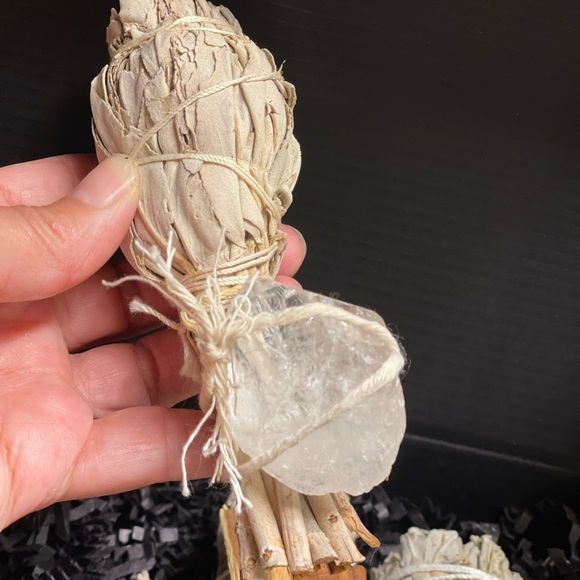 NWT 4-Pack Smudge Stick & Crystal Gift Box - Picture 3 of 5